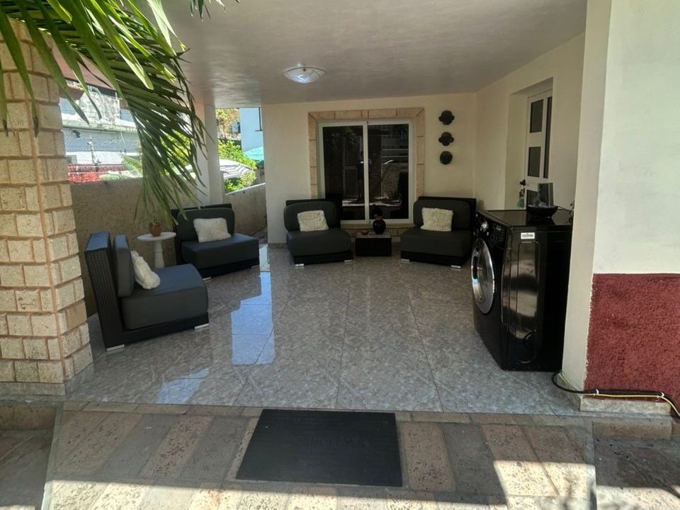 Porch with outdoor lounge