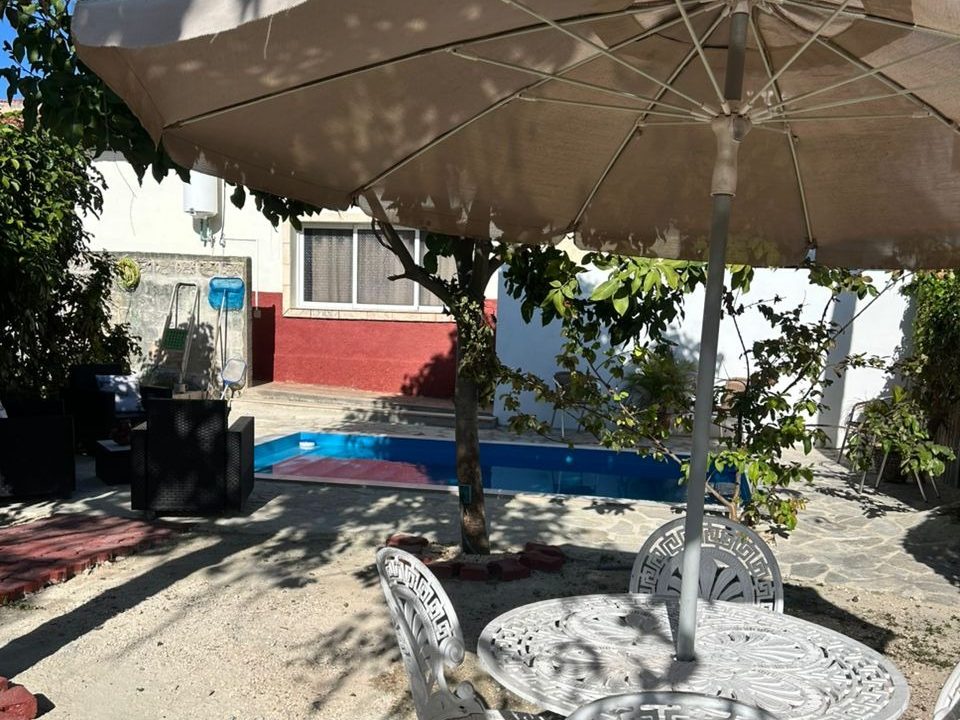 Shaded table by the pool